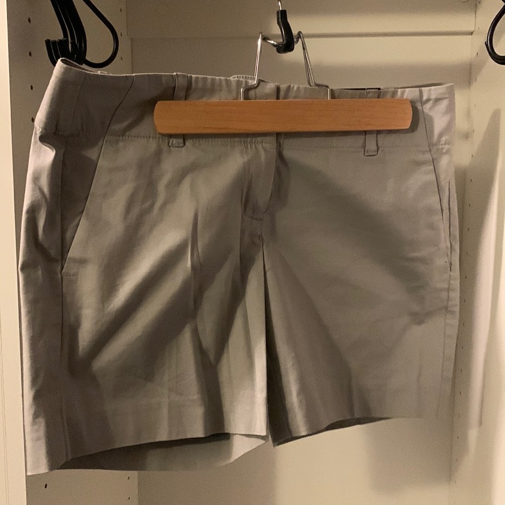 NWT Ann Taylor Metro Short size 0